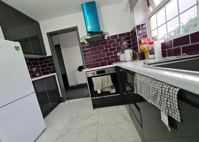 2-bed Sleeps 4 Parking * Bristol