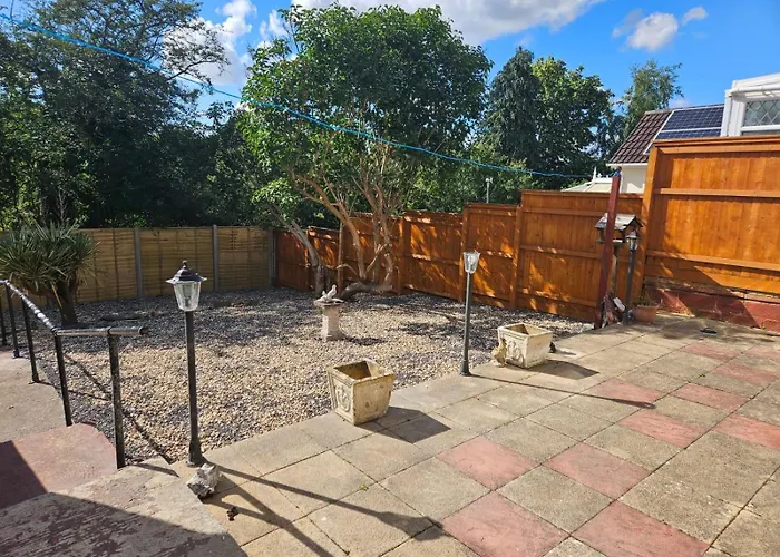 2-bed Sleeps 4 Parking * Bristol