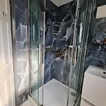 בית נופש 2-bed Sleeps 4 Parking