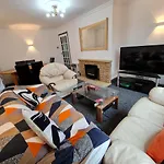 2-bed Sleeps 4 Parking בית נופש בריסטול