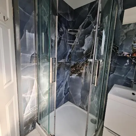 بيت للعطل 2-bed Sleeps 4 Parking