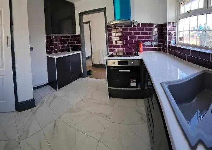 2-bed Sleeps 4 Parking *