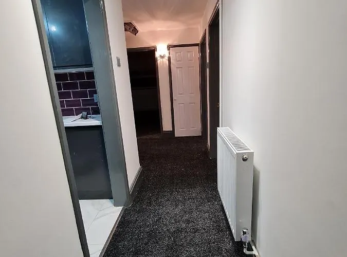 בית נופש 2-bed Sleeps 4 Parking בריסטול