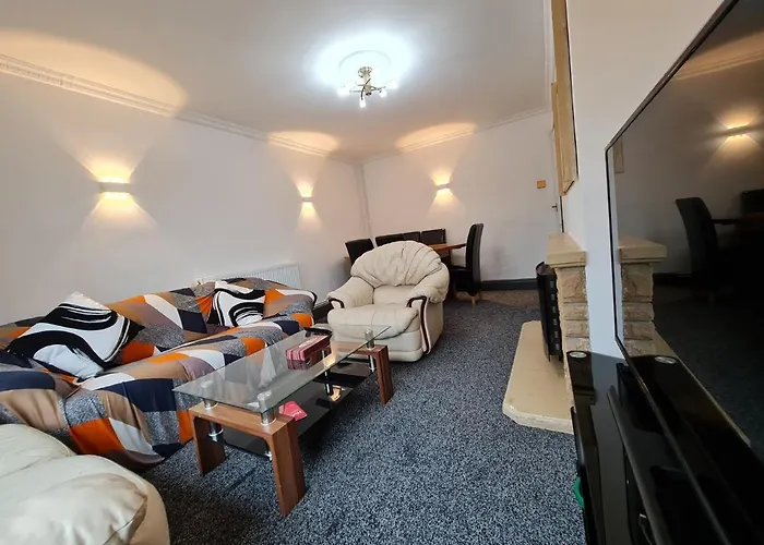 2-bed Sleeps 4 Parking בית נופש