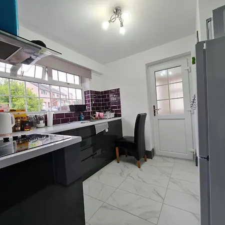 2-bed Sleeps 4 Parking Σπίτι διακοπών *