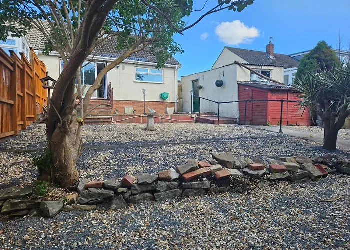 2-bed Sleeps 4 Parking